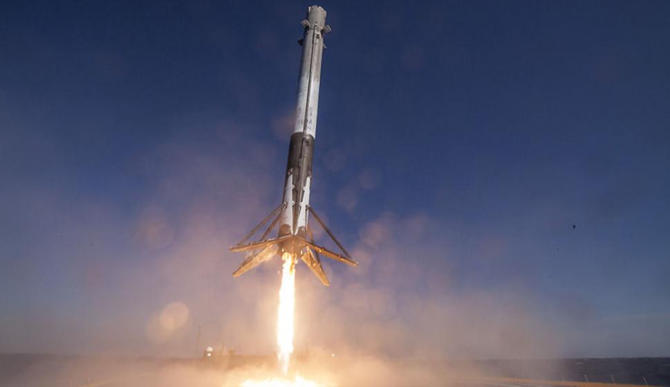 Un cohete Falcon 9 de SpaceX