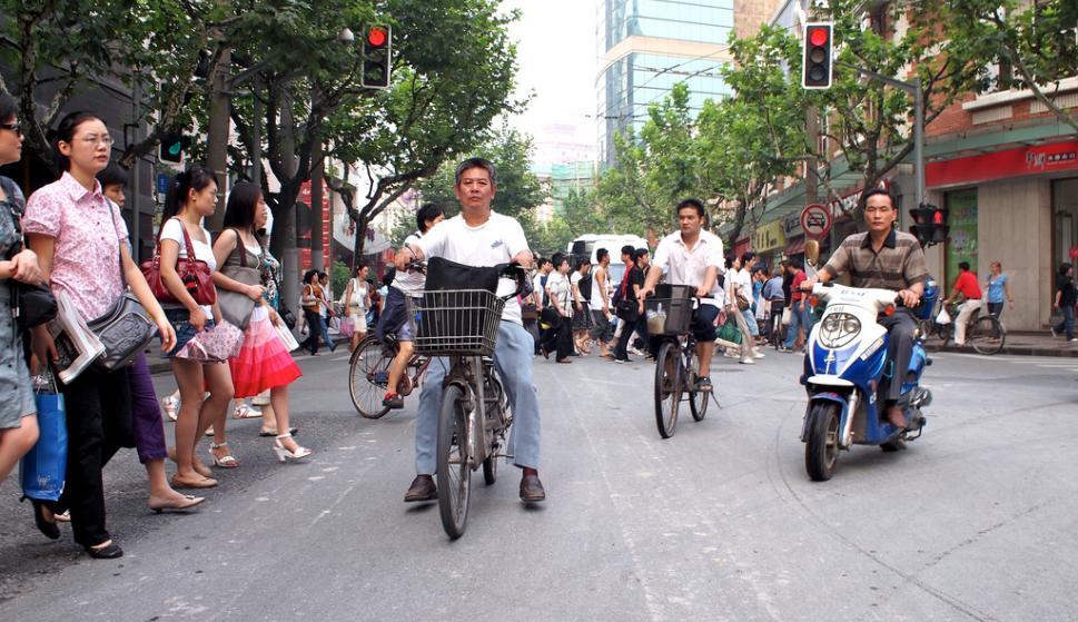 El tráfico en Shangai es insostenible / Michell Zappa