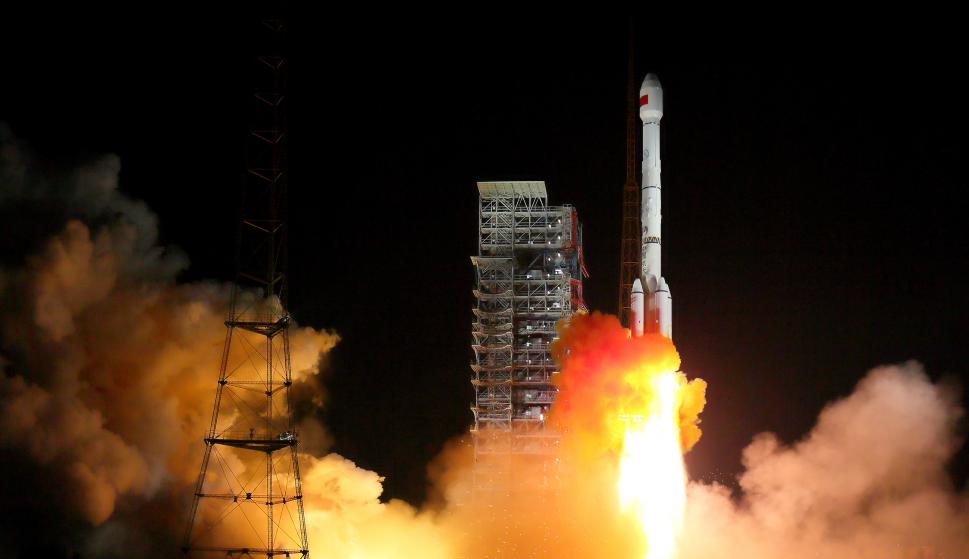 Lanzamiento de satélites de comunicaciones chinos en diciembre de 2017 (Xinhua)