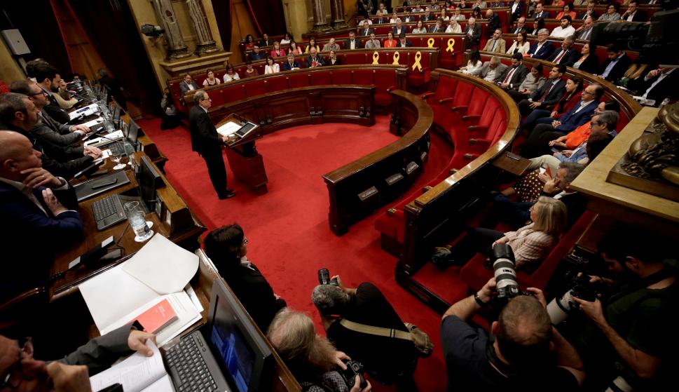 El candidato de JxCat a ser investido presidente de la Generalitat, Quim Torra en la primera sesión del debate de investidura en el Parlament. EFE/Alberto Estévez