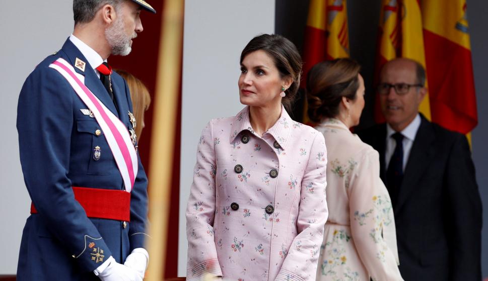 El rey Felipe, acompañado por la Reina Letizia, preside el acto central del Día de las Fuerzas Armadas en Logroño (EFE/David Aguilar)