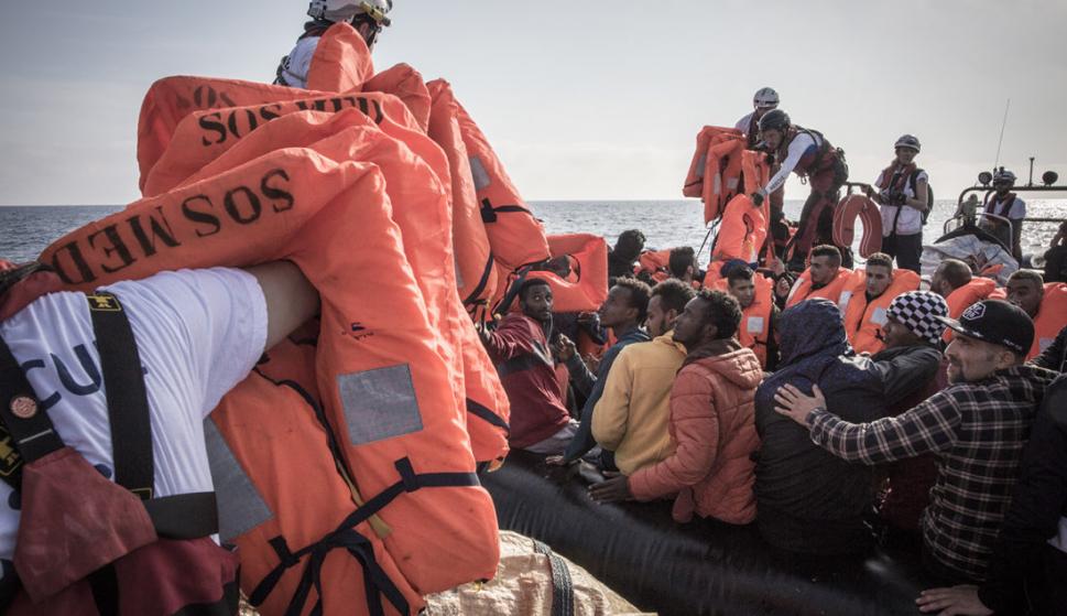 Rescate de 73 personas en una embarcación a la deriva (Foto: Anthony Jean/SOS Mediterranée)