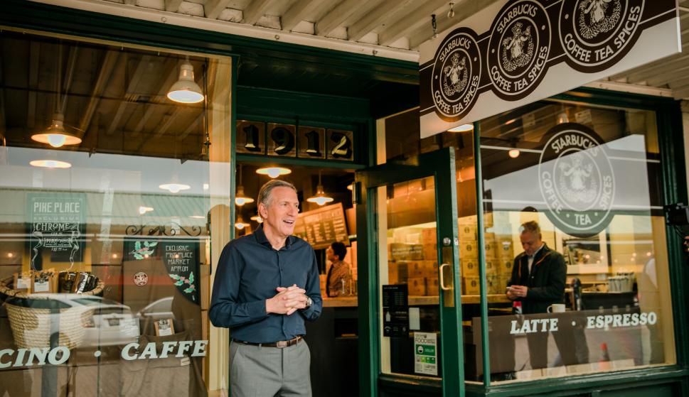 Howard Schultz ha visitado la primera tienda de Starbucks en Seattle como despedida / Starbucks