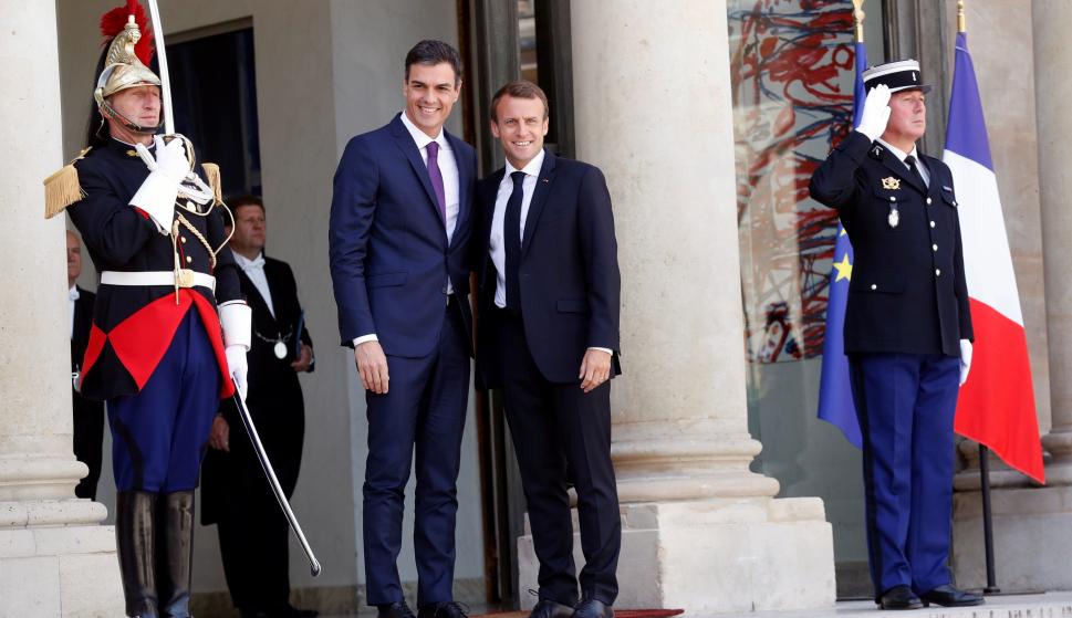 Pedro Sánchez en el Elíseo con Macron
