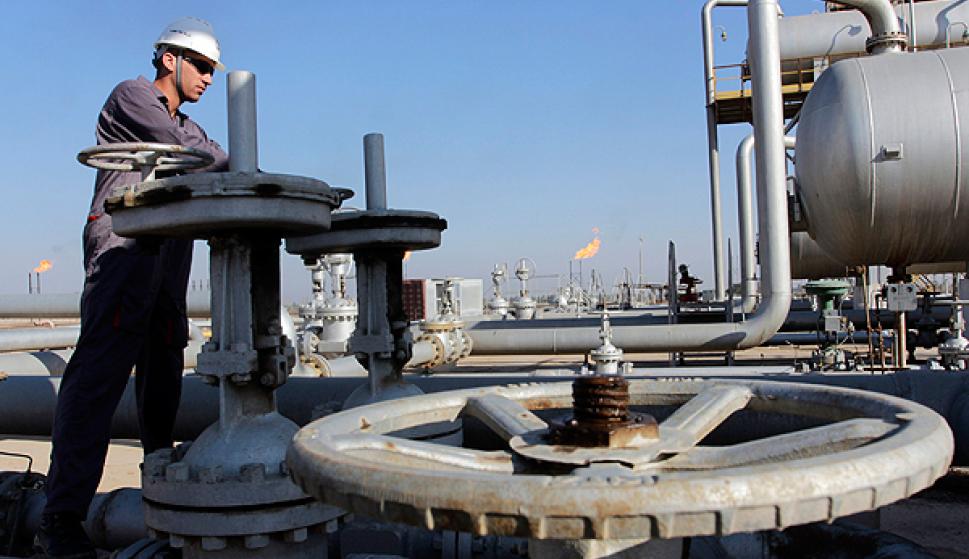 Irán anunció que su país ofrecerá su petróleo a través de la bolsa de valores nacional (EFE)