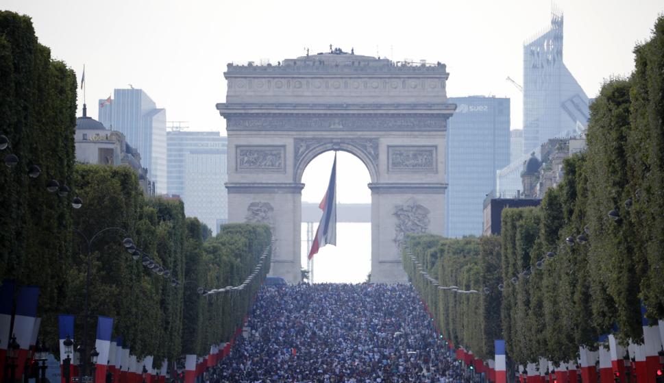 Los franceses salen a la calle sumidos en una euforia colectiva