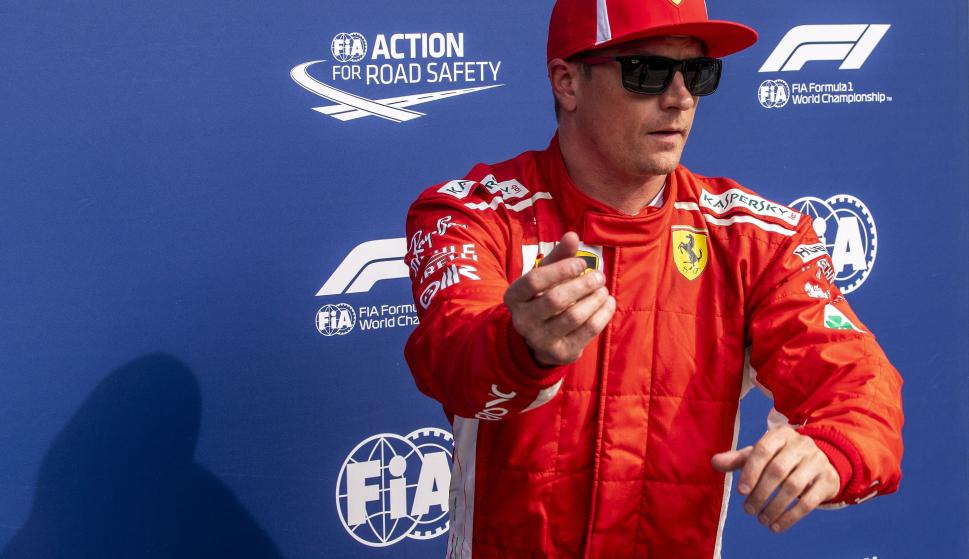 El piloto finlandés Kimi Raikkonen tras lograr la pole position en la sesión de calificación en Monza, Italia, el 1 de septiembre de 2018. EFE / EPA / SRDJAN SUKI