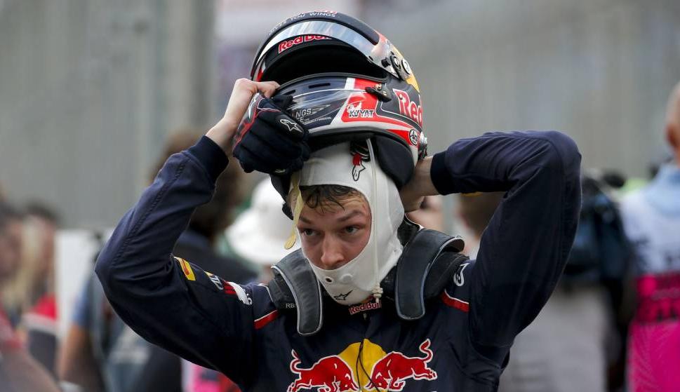 Foto: Daniil Kvyat, al bajarse de su monoplaza en el GP de Rusia. (EFE)