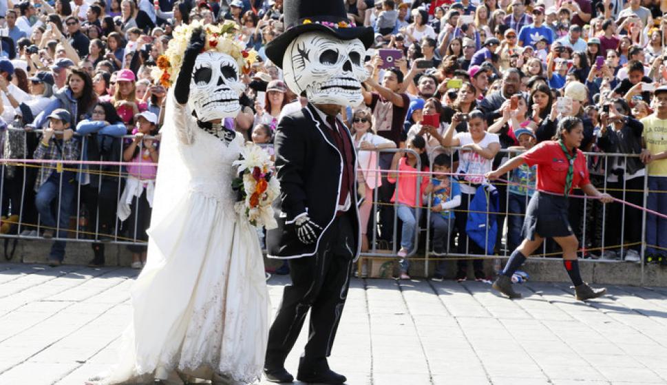 Desfile durante la fiesta del Día de Muertos en México (Foto: Turismo de México)