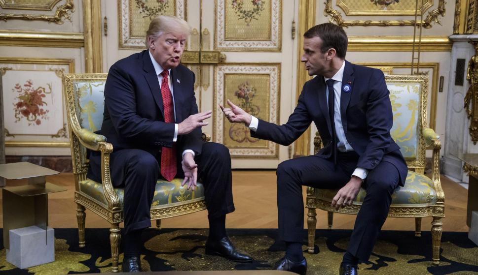 El presidente francés Emmanuel Macron y el presidente de los Estados Unidos, Donald J. Trump  se reúnen antes de la ceremonia del Centenario del Armisticio. (EFE/EPA/CHRISTOPHE PETIT)