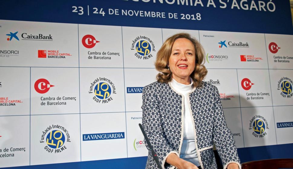 La ministra de Economía y Empresa, Nadia Calviño, durante la clausura este mediodía de la XXIII edición del Encuentro de Economía de S'Agaró. EFE/Robin Townsend.
