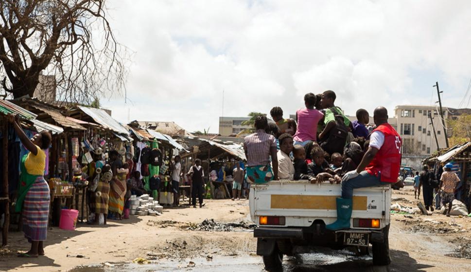 Llegada de supervivientes del ciclón Idai a un centro de evacuación en Beira, Mozambique ( DENIS ONYODI/CRUZ ROJA)