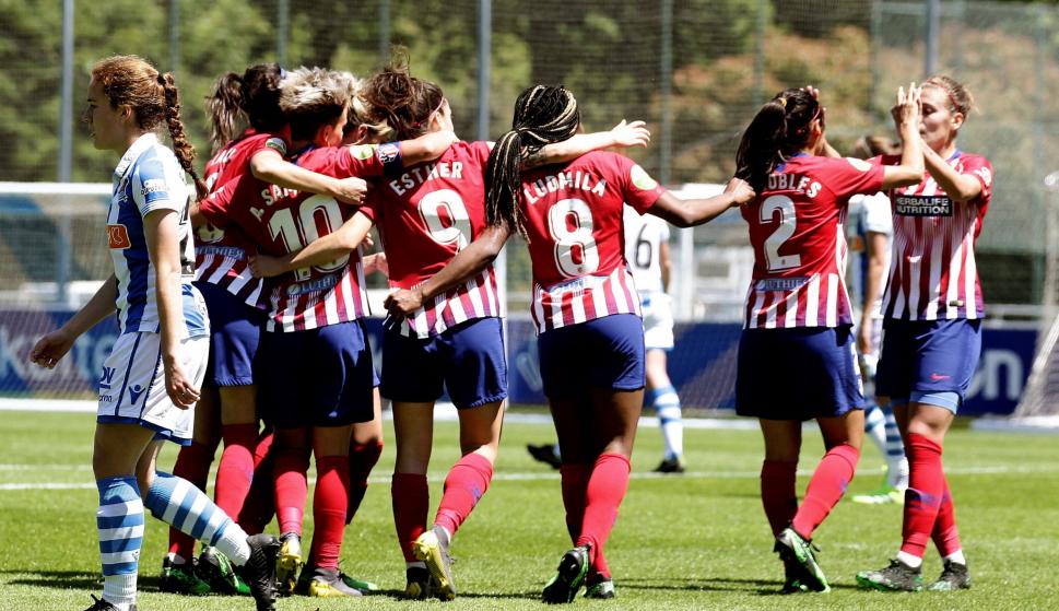 Las jugadoras del Atlético de Madrid celebran el segundo gol frente a la Real Sociedad en Zubieta. EFE/GORKA ESTRADA