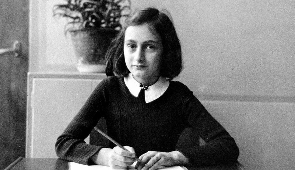 Ana Frank soñaba con ser escritora y pensaba en publicar su diario bajo el título de "La casa de atrás". /EFE