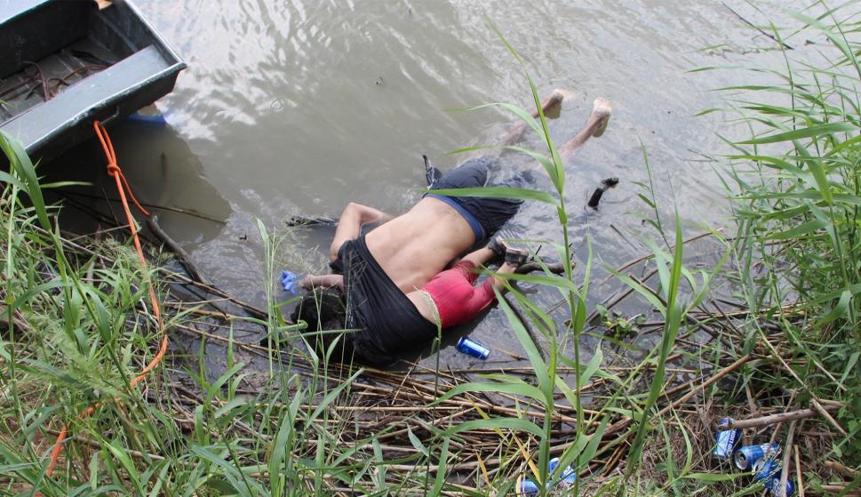 Fotografía que está dando la vuelta al mundo de un padre y su hija de dos años muertos en Río Bravo