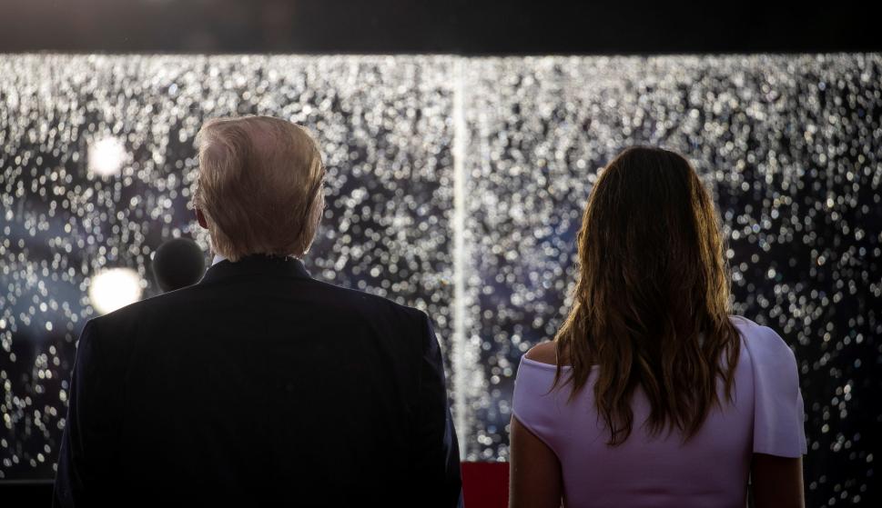 El presidente de los Estados Unidos, Donald Trump y la primera dama Melania Trump asisten al evento de celebración del Cuatro de Julio en Washington. /EFE
