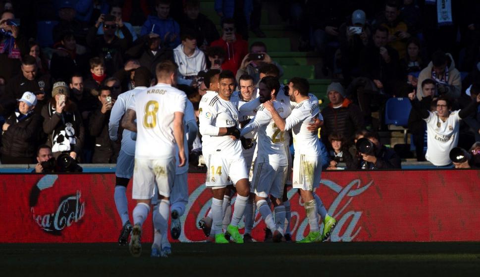 Los jugadores del Real Madrid celebran su segundo gol ante el Getafe. /EFE