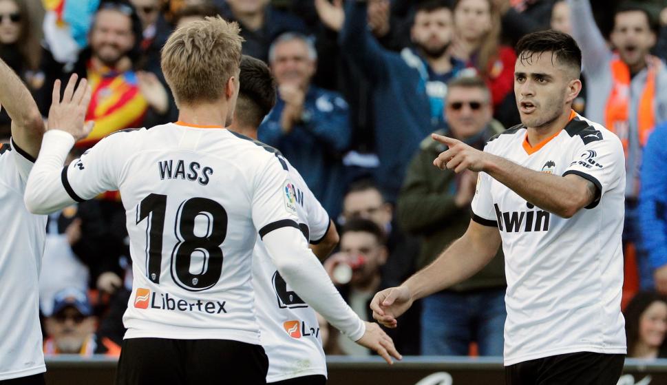 El jugador del Valencia Maxi Gómez celebra el gol que marcó frente al Eibar. /EFE