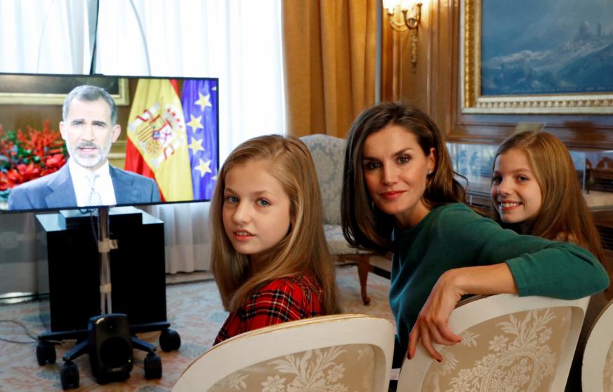 La familia del Rey ve el discurso de Navidad por la tele