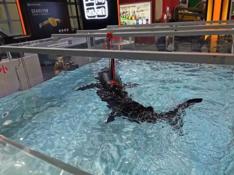 Un dron tiburón exhibido en la conferencia World Robot 2019 en Beijing. /L.I.