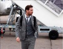 Messi saliendo de su avión.