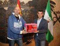 El alcalde de Marbella asegura que se buscará un "lugar significativo" para darle el nombre de Pablo Ráez