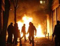 Durante los disturbios se han incendiado numerosos contenedores y cajeros