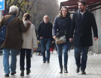 Arrimadas pasea con su marido como una ciudadana más