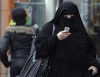Los legisladores franceses aprueban prohibir el burka en público