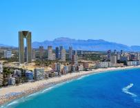 La Diputación de Alicante opina que una tasa turística sería "injusta" y restaría "competitividad" al sector