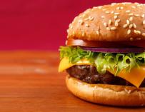 Imagen de una hamburguesa de McDonald's.
