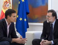 Rajoy y Sánchez en La Moncloa.