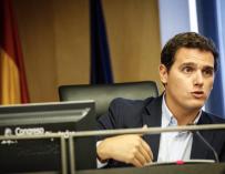 Rivera asegura que Sánchez ya no quiere mejorar la Constitución, sino "pactar con Puigdemont y Junqueras"