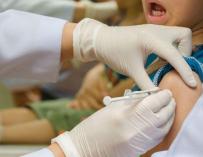 Llega  el calendario de vacunas: la meningitis se teme, con 105 casos