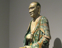 Fotografía de una estatua de la dinastía Liao.