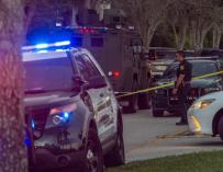 Fotografía de un coche de Policía en el tiroteo de Florida.