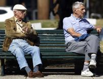 Los expertos ven inevitable prolongar la vida laboral y reducir la cuantía de las pensiones
