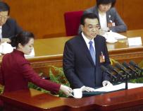 El primer ministro chino, Li Keqiang, ofrece un discurso durante la sesión de apertura de la Asamblea Nacional China en Pekín (China). Archivo. EFE