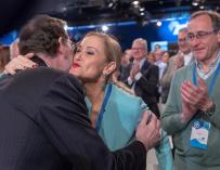 Rajoy besa a Cifuentes