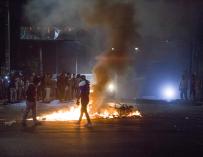 Manifestantes queman decenas de objetos el viernes 20 de abril de 2018, durante las protestas en Managua (Nicaragua) EFE/Jorge Torres.