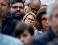 Elsa Artadi (c) durante una concentración en la plaza Sant Jaume de Barcelona, en solidaridad con Oriol Junqueras y Joaquim Forn.EFE/Quique García
