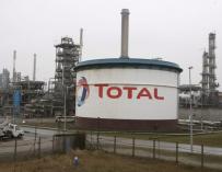 Imagen ilustrativa de la planta de la petrolera Total en Dunkerque, (Francia). EFE/Sylvain Lefevre.