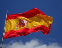 Autobuses de EMT y farolas lucirán la bandera española para celebrar el 12 de Octubre pero no habrá juras de bandera
