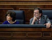 Sáenz de Santamaría y Rajoy en la sesión de control del Gobierno.