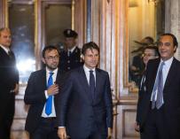 El primer ministro designado italiano Giuseppe Conte sonríe tras aceptar el nombramiento en el Palacio Quirinale./ EFE