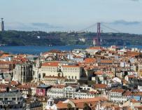 Fotografía facilitada por el Ayuntamiento de Lisboa, de una vista de la ciudad desde uno de los "miradouros". Foto: EFE / Armindo Ribeiro