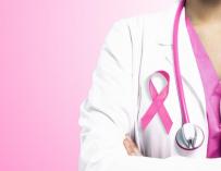 Fotografía del símbolo en contra del cáncer de mama.