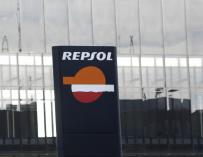 Repsol consulta a los bancos para una posible venta sin prisas de su 30% en Gas Natural Fenosa