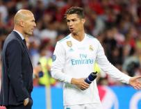 Fotografía de Cristiano Ronaldo junto a Zidane.