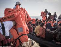 Rescate de 73 personas en una embarcación a la deriva (Foto: Anthony Jean/SOS Mediterranée)